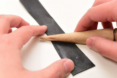 トコノールで床面を磨く